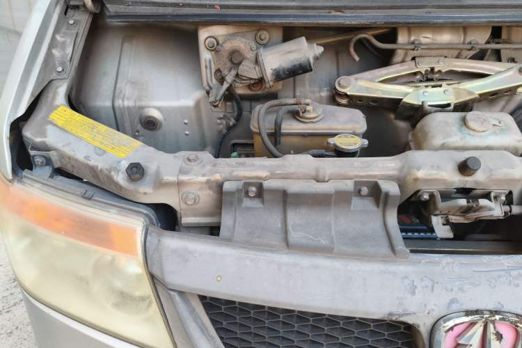 Used BAIC Weiwang 205 2013 1.0L Joy version Engine Bay Right