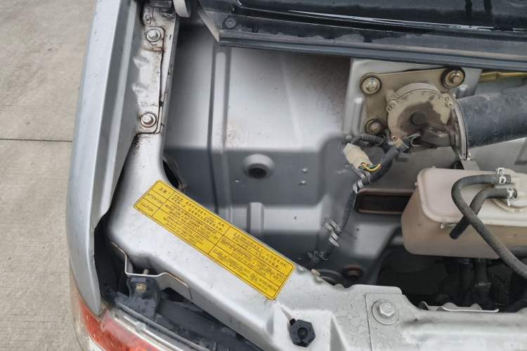 Used BAIC Weiwang 205 2013 1.0L Business Edition Engine Bay Right