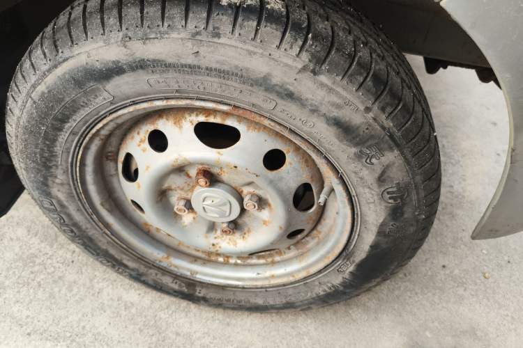 Used BAIC Weiwang 205 2013 1.0L Joy version Right Front Wheel Hub