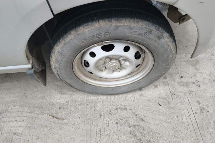 Used BAIC Weiwang 205 2013 1.0L Business Edition Right Front Wheel Hub
