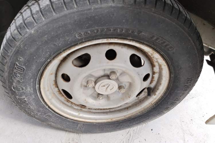 Used BAIC Weiwang 205 2013 1.0L Joy version Right Front Wheel Hub