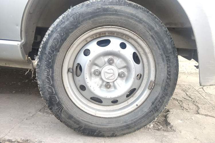 Used BAIC Weiwang 205 2013 1.0L Joy version Right Front Wheel Hub