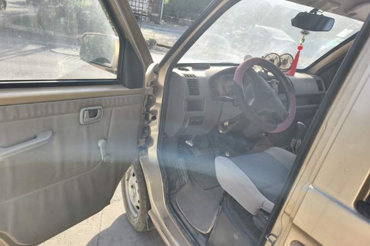 Used BAIC Weiwang 205 2013 1.0L Joy version Driver Seat