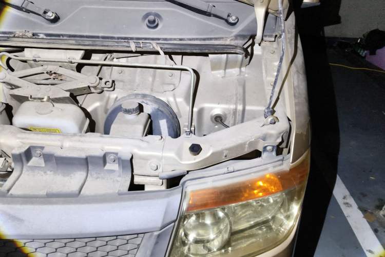 Used BAIC Weiwang 205 2013 1.0L Xingye version Engine Bay Left