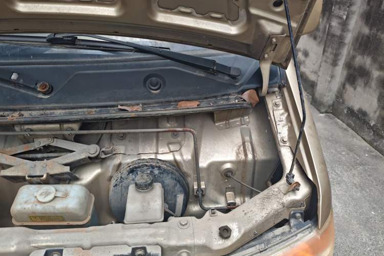 Used BAIC Weiwang 205 2013 1.0L Joy version Engine Bay Left