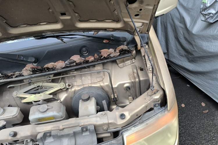 Used BAIC Weiwang 205 2013 1.0L Xingye version Engine Bay Left