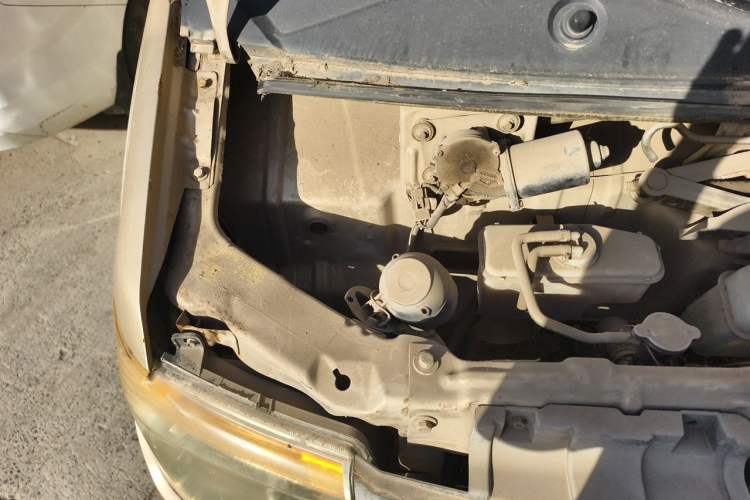 Used BAIC Weiwang 205 2013 1.0L Joy version Engine Bay Right