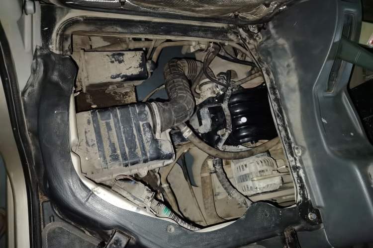 Used BAIC Weiwang 205 2013 1.0L Joy version Engine Bay Right