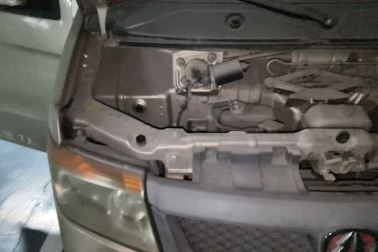 Used BAIC Weiwang 205 2013 1.0L Xingye version Engine Bay Right