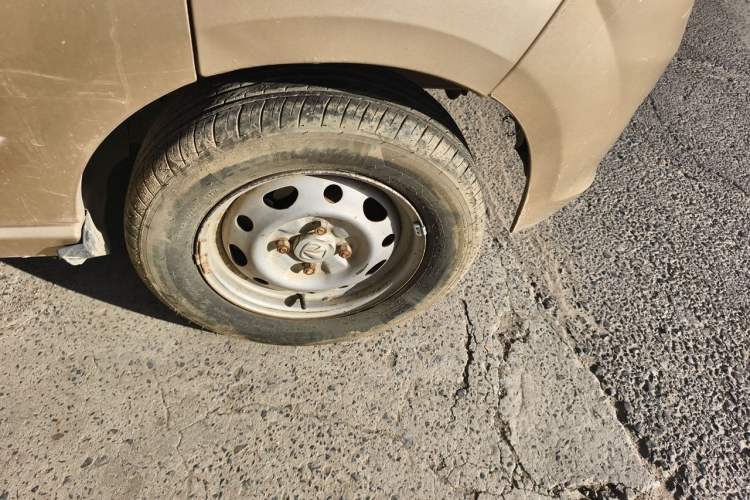 Used BAIC Weiwang 205 2013 1.0L Joy version Right Front Wheel Hub