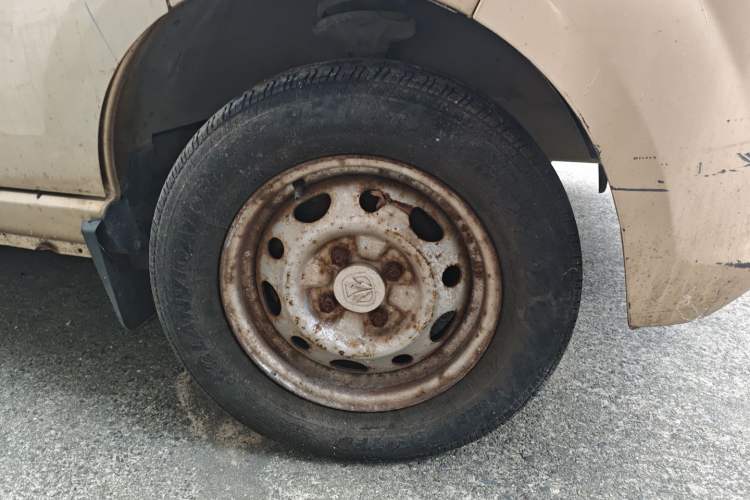 Used BAIC Weiwang 205 2013 1.0L Joy version Right Front Wheel Hub