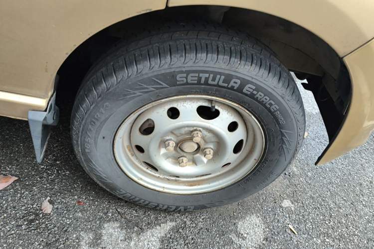 Used BAIC Weiwang 205 2013 1.0L Xingye version Right Front Wheel Hub
