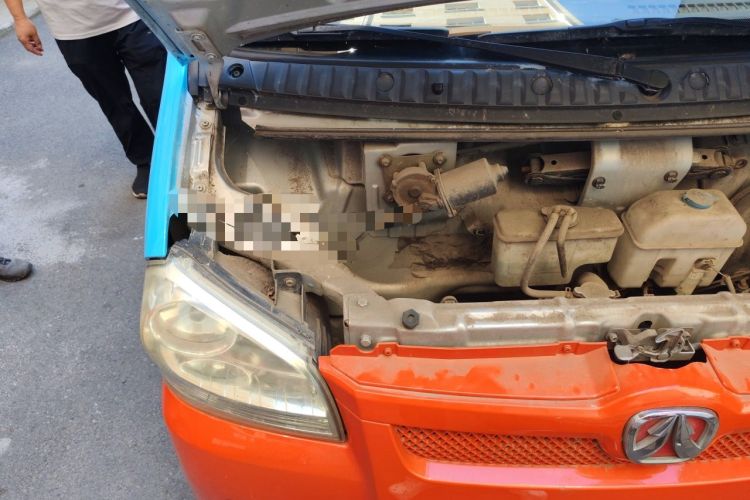 Used BAIC Weiwang 306 2011 1.3L base model 7 seats Engine Bay Right