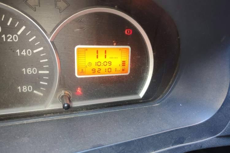 Used BAIC Weiwang 306 2011 1.3L base model 7 seats Odometer Close Up