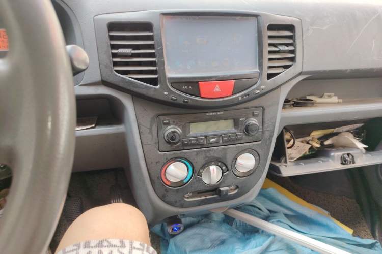 Used BAIC Weiwang 306 2011 1.3L Comfort version 7 seats Audio And AC Panel