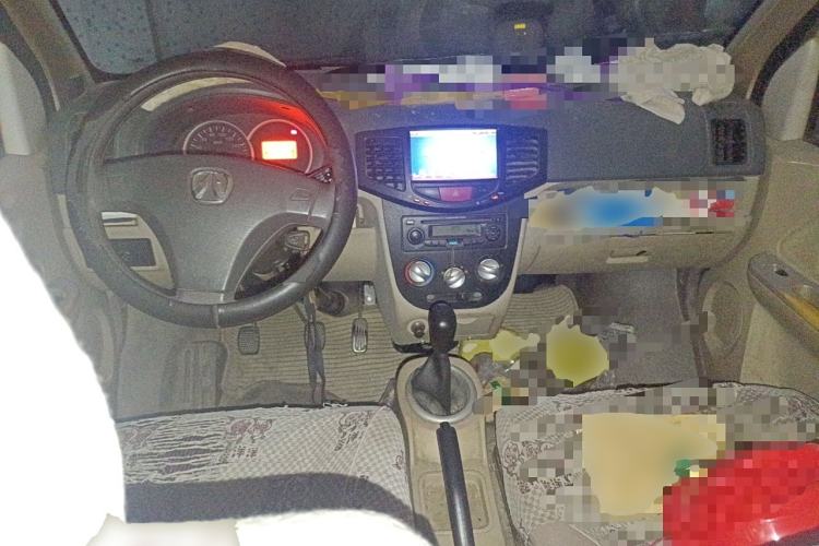 Used BAIC Weiwang 306 2011 1.3L Comfort version 7 seats Center Console