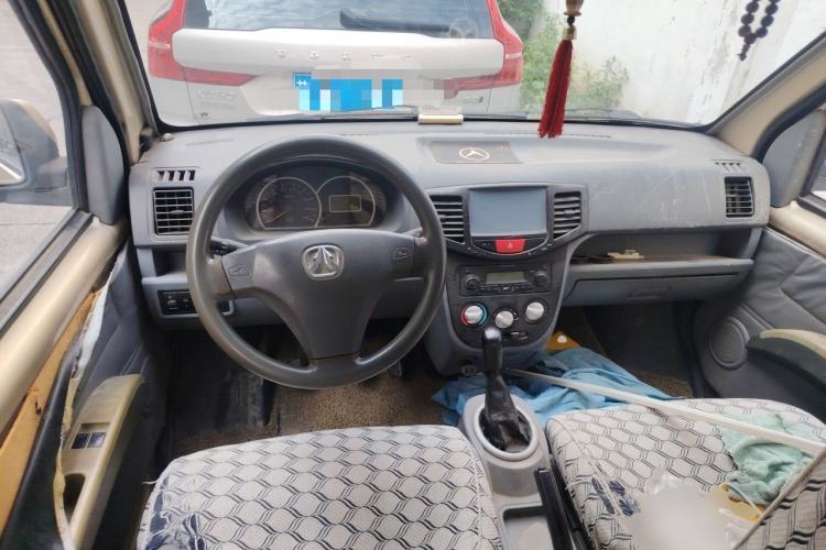 Used BAIC Weiwang 306 2011 1.3L Comfort version 7 seats Center Console