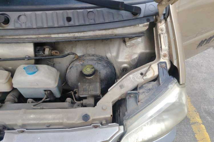 Used BAIC Weiwang 306 2011 1.3L Comfort version 7 seats Engine Bay Left