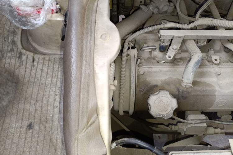 Used BAIC Weiwang 306 2011 1.3L Comfort version 7 seats Engine Bay Right