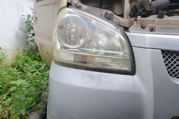 Used BAIC Weiwang 306 2011 1.3L Comfort version 7 seats Right Front Headlight