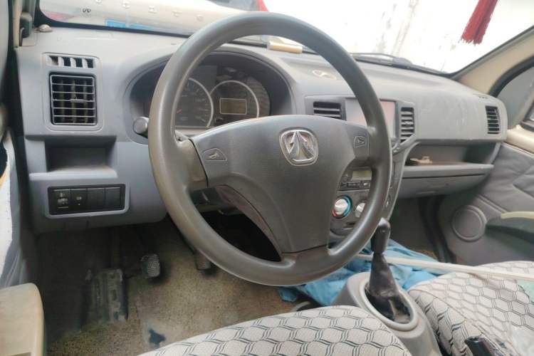 Used BAIC Weiwang 306 2011 1.3L Comfort version 7 seats Steering Wheel