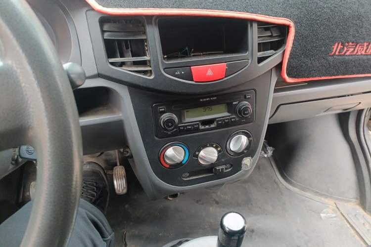 Used BAIC Weiwang 306 2011 1.3L base model 7 seats Audio And AC Panel