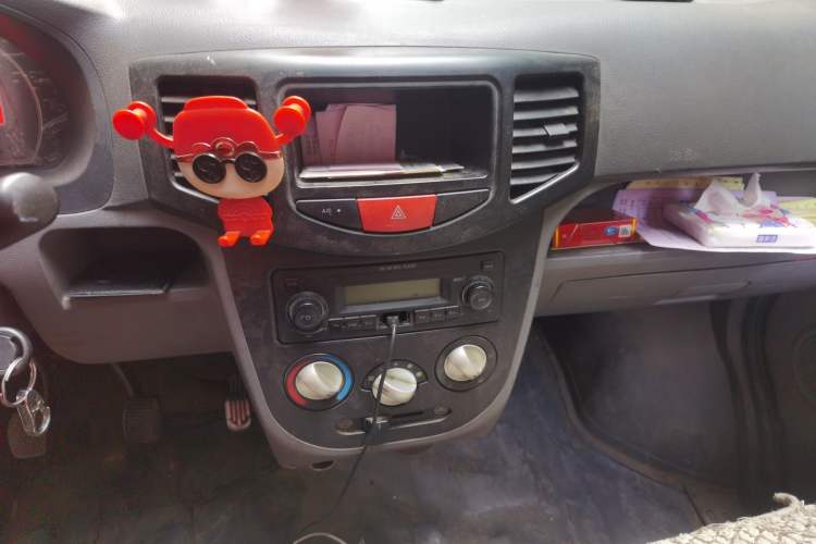 Used BAIC Weiwang 306 2011 1.3L Comfort version 7 seats Audio And AC Panel
