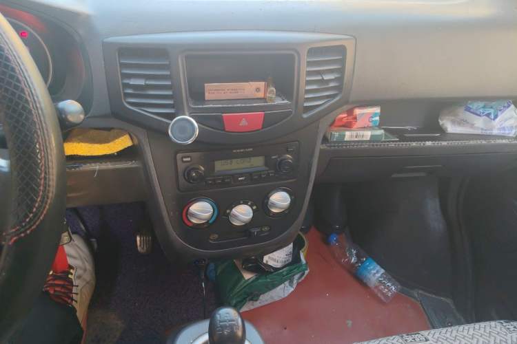 Used BAIC Weiwang 306 2011 1.3L base model 7 seats Audio And AC Panel
