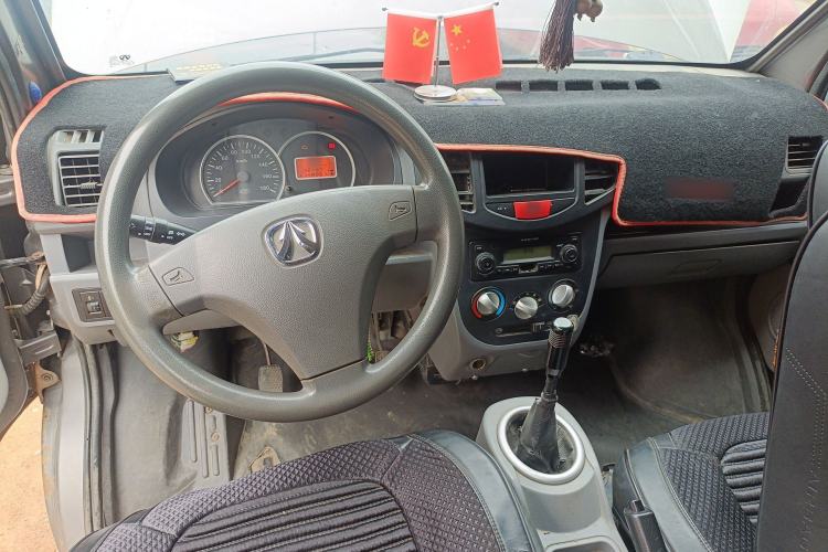 Used BAIC Weiwang 306 2011 1.3L base model 7 seats Center Console