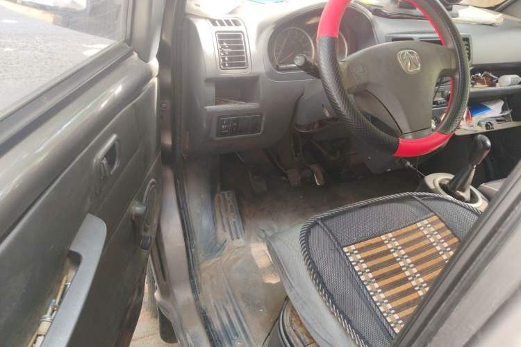 Used BAIC Weiwang 306 2011 1.3L base model 7 seats Driver Seat