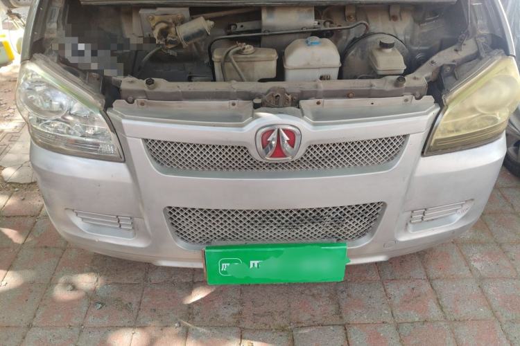 Used BAIC Weiwang 306 2011 1.3L base model 7 seats Engine Bay