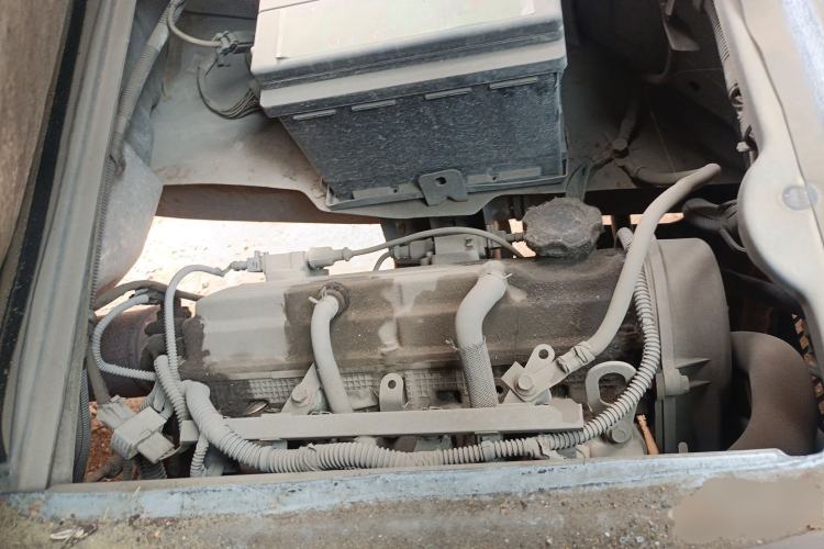 Used BAIC Weiwang 306 2011 1.3L base model 7 seats Engine Bay