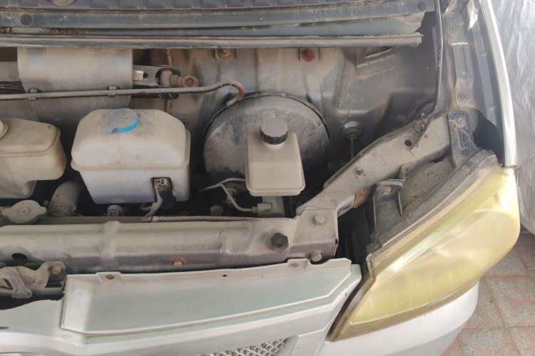 Used BAIC Weiwang 306 2011 1.3L base model 7 seats Engine Bay Left