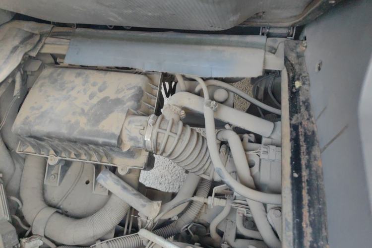 Used BAIC Weiwang 306 2011 1.3L base model 7 seats Engine Bay