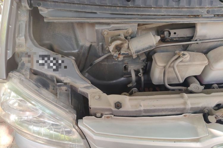 Used BAIC Weiwang 306 2011 1.3L base model 7 seats Engine Bay Right