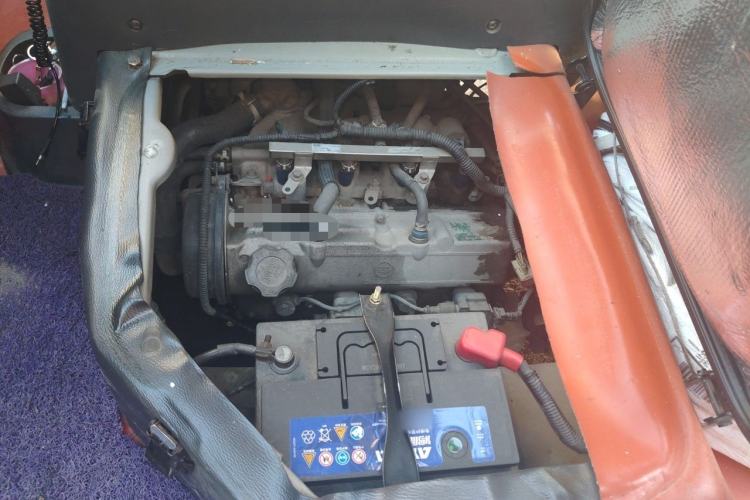 Used BAIC Weiwang 306 2011 1.3L base model 7 seats Engine Bay