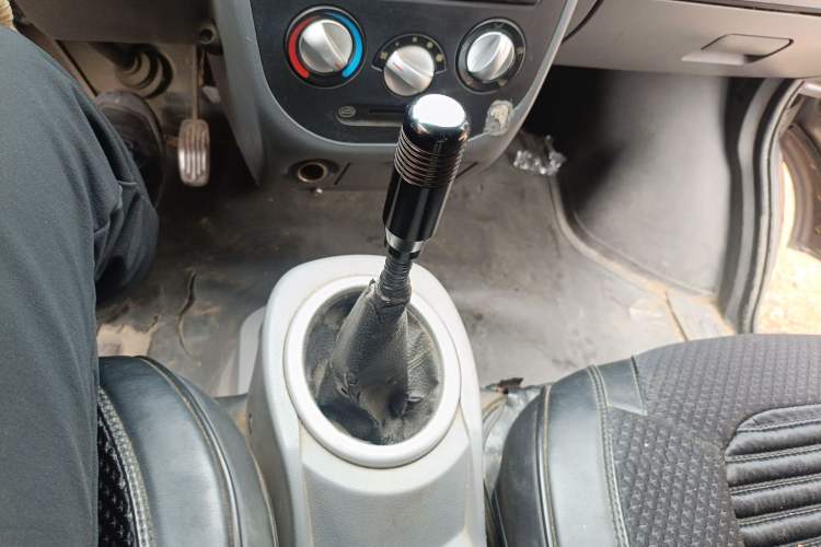 Used BAIC Weiwang 306 2011 1.3L base model 7 seats Gear Lever
