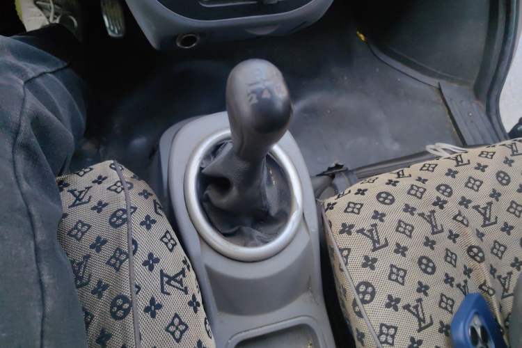 Used BAIC Weiwang 306 2011 1.3L base model 7 seats Gear Lever