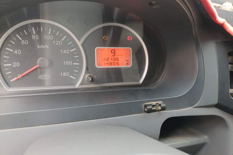 Used BAIC Weiwang 306 2011 1.3L base model 7 seats Odometer Close Up