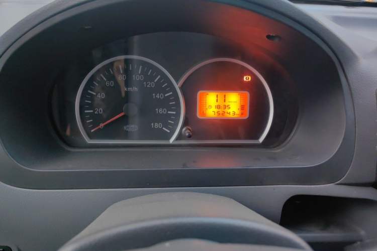 Used BAIC Weiwang 306 2011 1.3L base model 7 seats Odometer Close Up