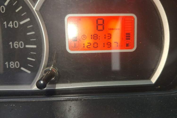 Used BAIC Weiwang 306 2011 1.3L base model 7 seats Odometer Close Up