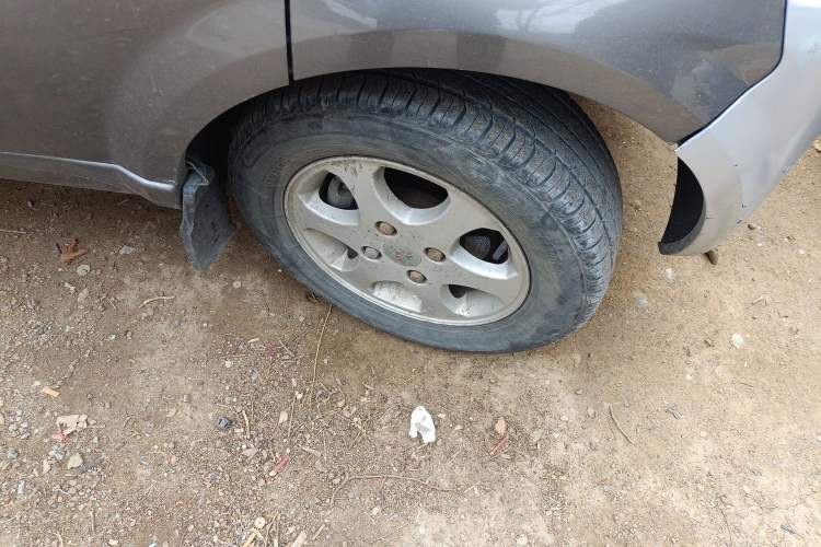 Used BAIC Weiwang 306 2011 1.3L base model 7 seats Right Front Wheel Hub