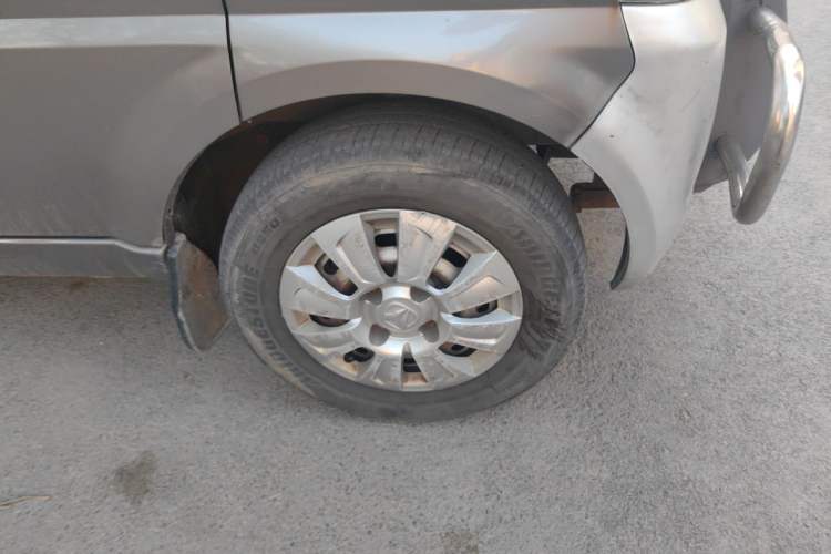 Used BAIC Weiwang 306 2011 1.3L base model 7 seats Right Front Wheel Hub