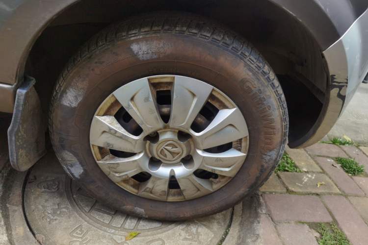 Used BAIC Weiwang 306 2011 1.3L Comfort version 7 seats Right Front Wheel Hub