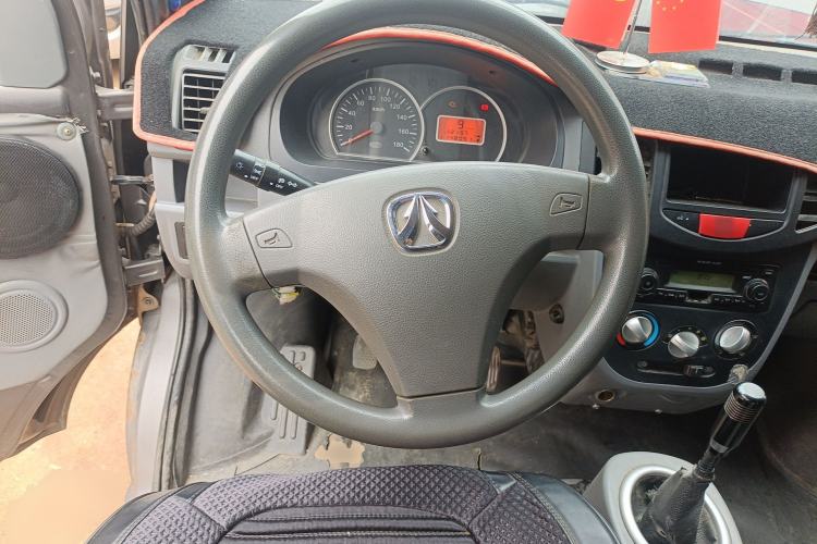 Used BAIC Weiwang 306 2011 1.3L base model 7 seats Steering Wheel