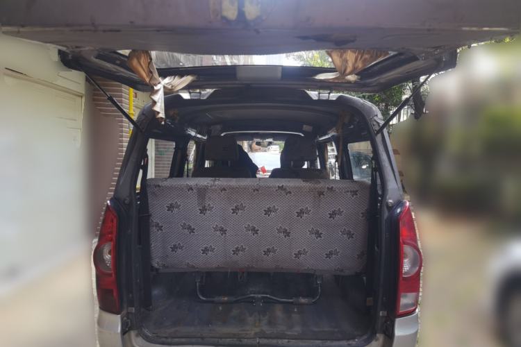 Used BAIC Weiwang 306 2011 1.3L Comfort version 7 seats Trunk