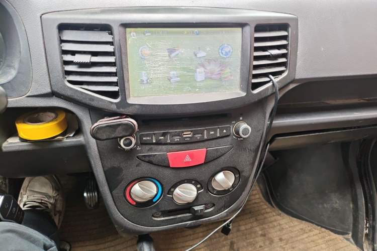 Used BAIC Weiwang 306 2011 1.3L base model 7 seats Audio And AC Panel