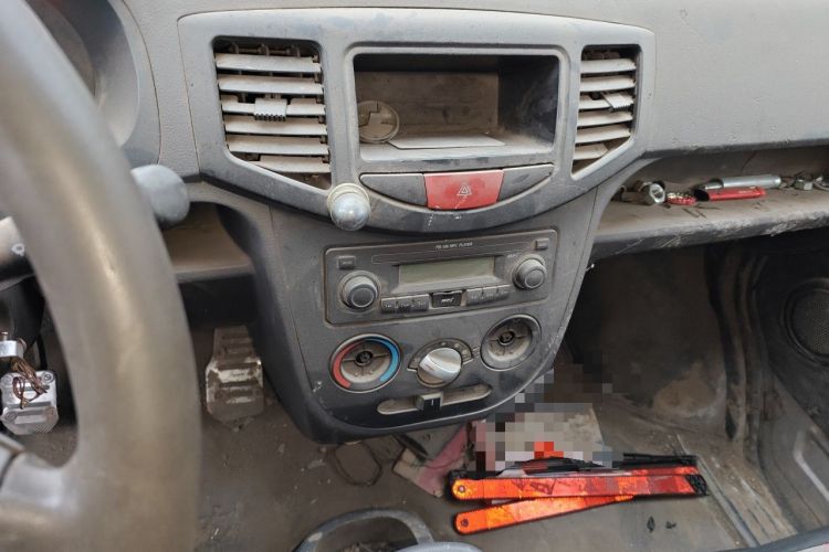 Used BAIC Weiwang 306 2011 1.3L Comfort version 7 seats Audio And AC Panel