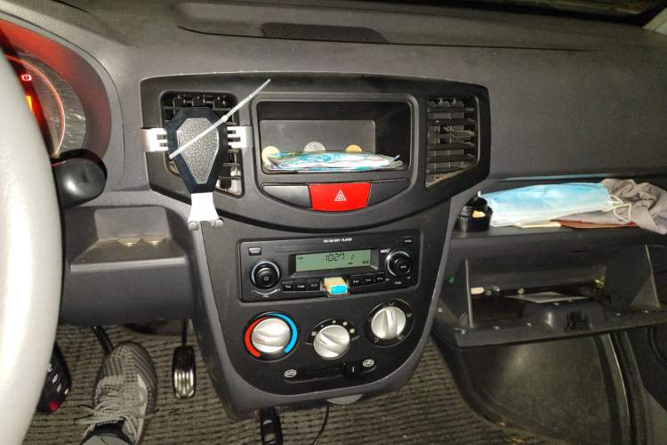 Used BAIC Weiwang 306 2011 1.3L base model 7 seats Audio And AC Panel
