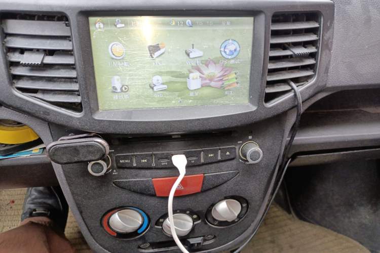 Used BAIC Weiwang 306 2011 1.3L base model 7 seats Audio And AC Panel